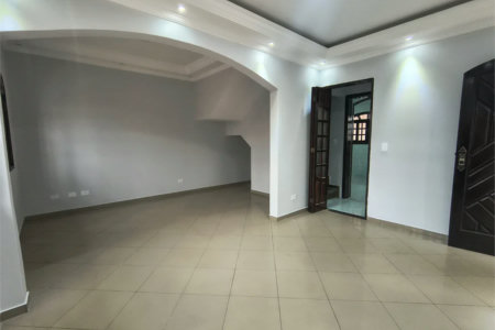 Sobrado à venda com 3 quartos, sendo 1 suíte, em Jardim D'abril, Osasco, SP