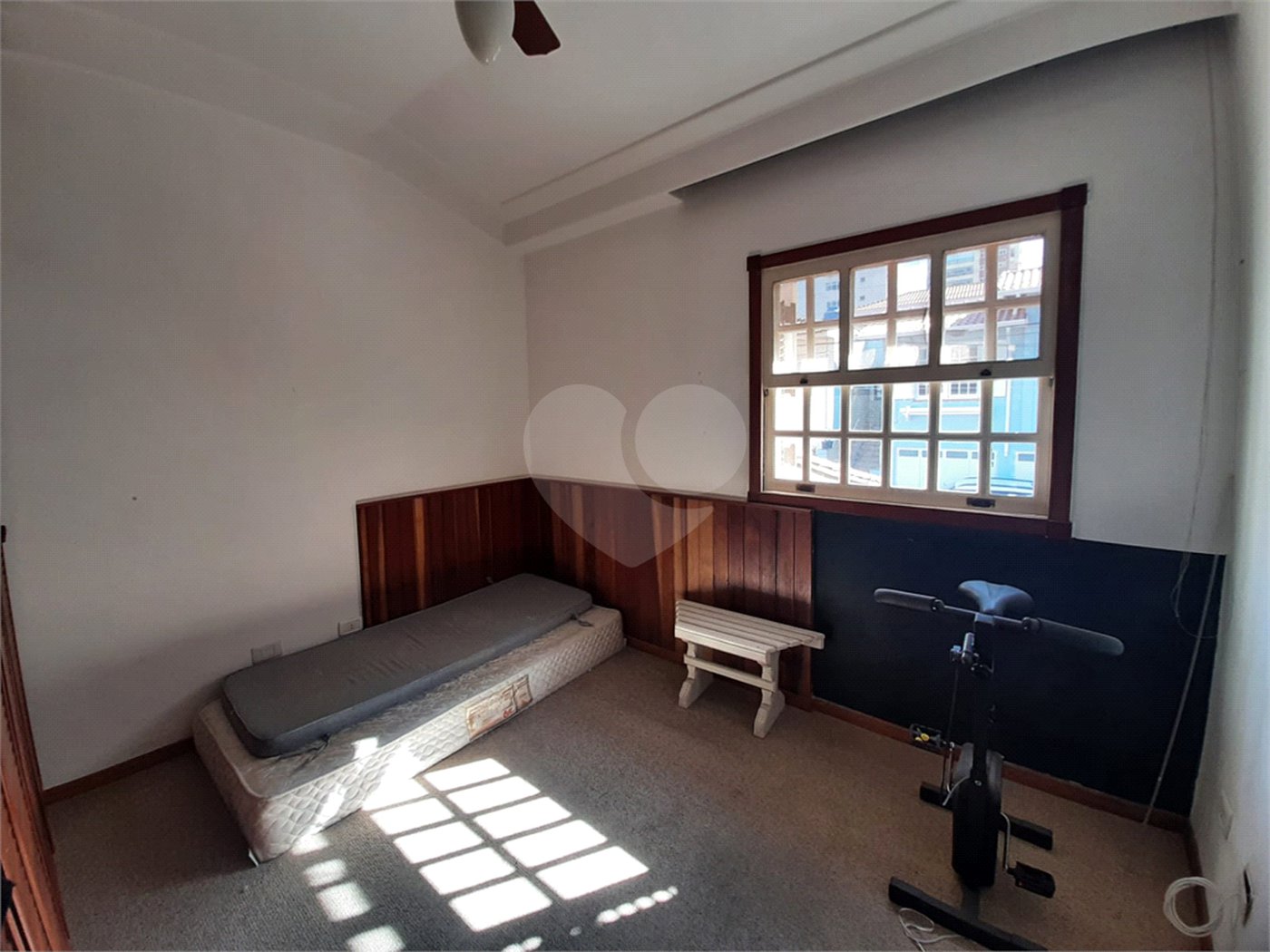 Casa à venda ou para alugar com 3 quartos, sendo 2 suítes, no condomínio Chácara das Rosas, São Paulo - SP