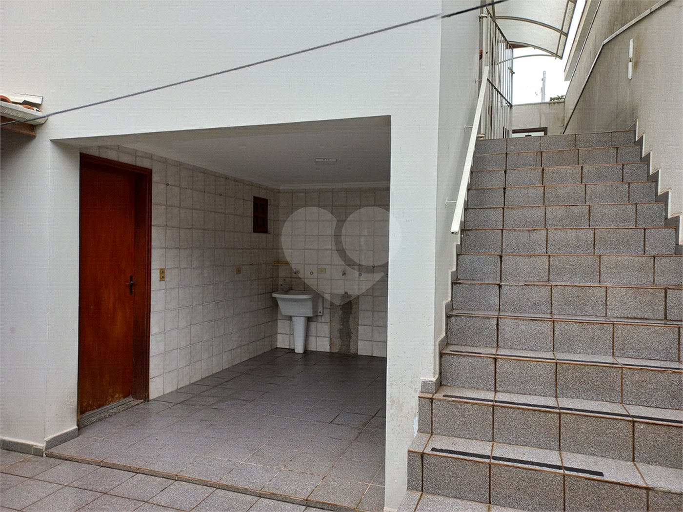 Sobrado à venda com 4 quartos, sendo 3 suítes, em Cidade São Francisco, São Paulo, SP