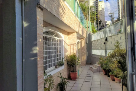 Casa à venda com 10 quartos, sendo 1 suíte, em Santa Teresinha, São Paulo, SP
