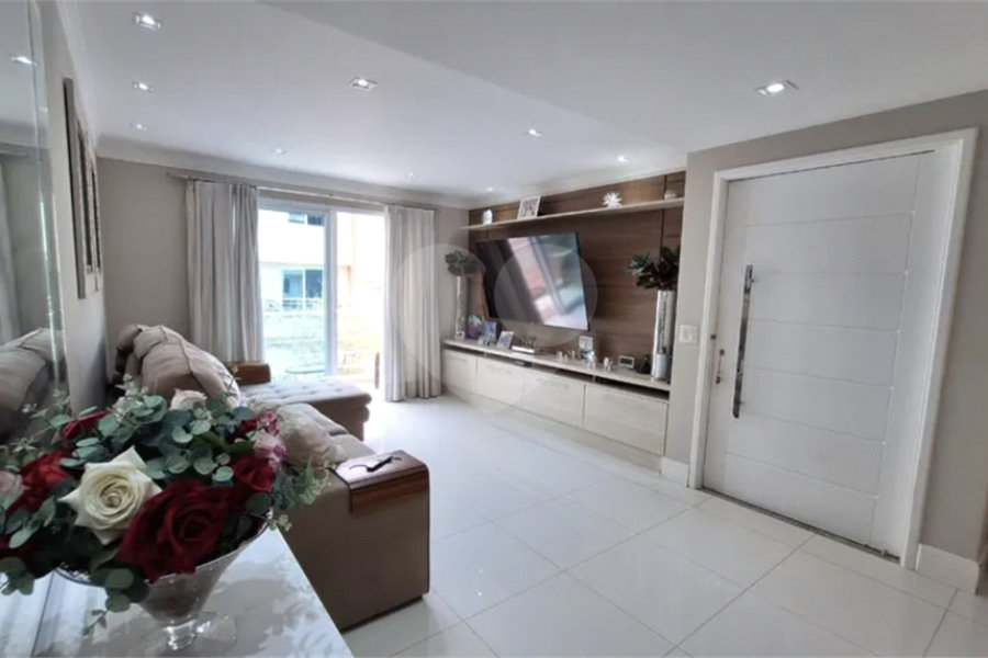 Casa à venda com 5 quartos, sendo 2 suítes,  no condomínio Floradas da Serra, São Paulo - SP