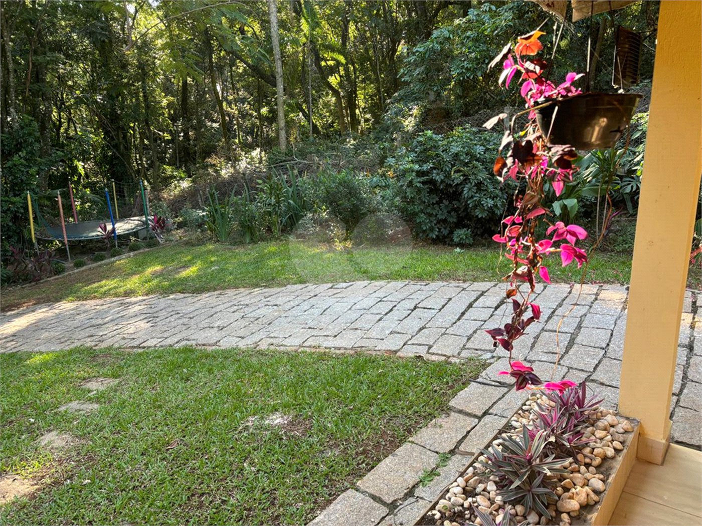 Chácara à venda ou para alugar com 3 quartos, sendo 1 suíte, em Chácaras Polozzi, Louveira, SP