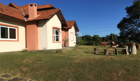 Casa à venda com 3 suítes no condomínio Suíça da Cantareira, Mairiporã - SP