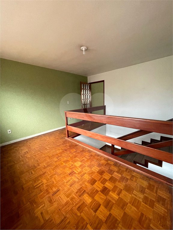 Sobrado à venda com 5 quartos, sendo 2 suítes,  em Vila Oliveira, Mogi das Cruzes, SP