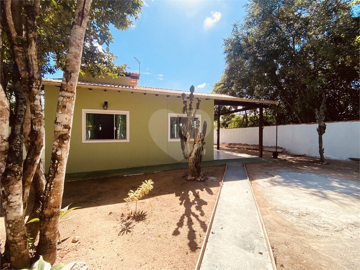 Casa em condomínio para alugar com 2 quartos, sendo 1 suíte, em Caravelas, Armação dos Búzios, RJ