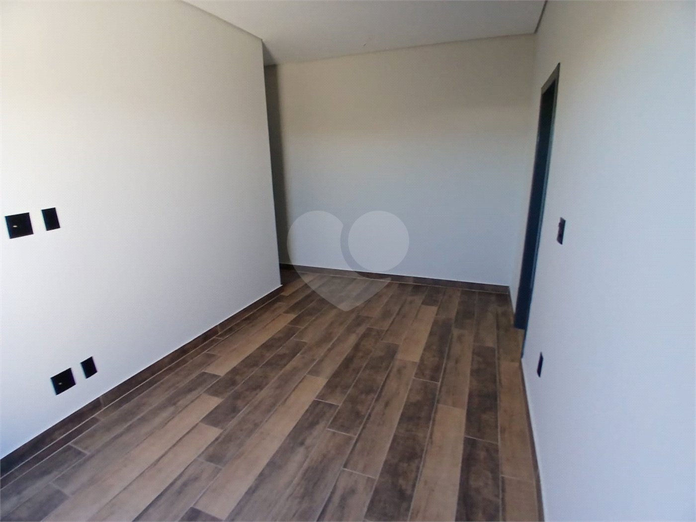 Casa à venda com 3 quartos, sendo 1 suíte,  no condomínio Jardim, Sorocaba - SP