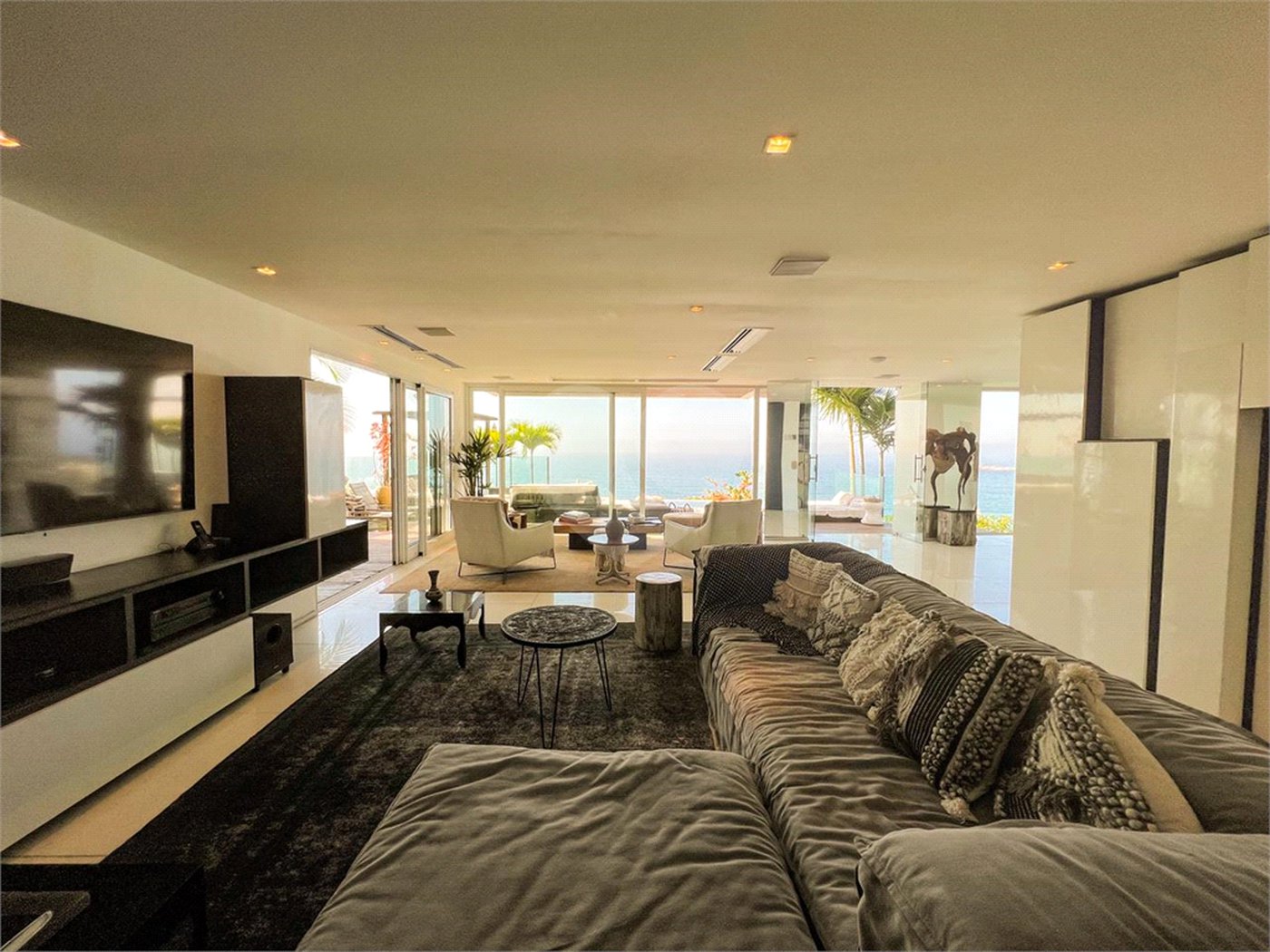 Casa à venda ou para alugar com 5 suítes em Joá, Rio de Janeiro, RJ