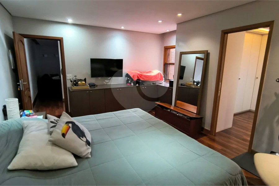 Casa à venda com 4 quartos, sendo 3 suítes, no condomínio Da Serra, São Paulo - SP