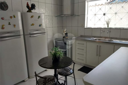 Casa à venda com 4 quartos, sendo 2 suítes, em Vila Petrópolis, Atibaia, SP