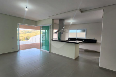 Casa à venda com 4 suítes no condomínio Santa Isabel I, Louveira - SP