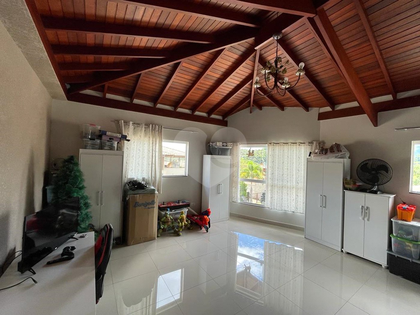 Casa à venda com 8 quartos, sendo 2 suítes,  em Jardim Estância Brasil, Atibaia, SP