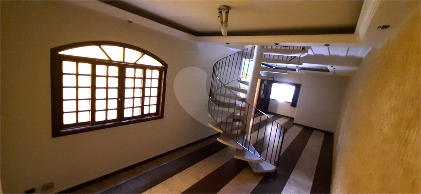 Sobrado à venda com 3 quartos, sendo 1 suíte, em Jardim Bom Clima, Guarulhos, SP