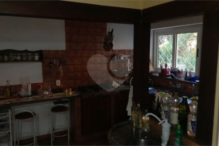 Casa à venda ou para alugar com 4 quartos, sendo 1 suíte, no Centro, Vinhedo, SP