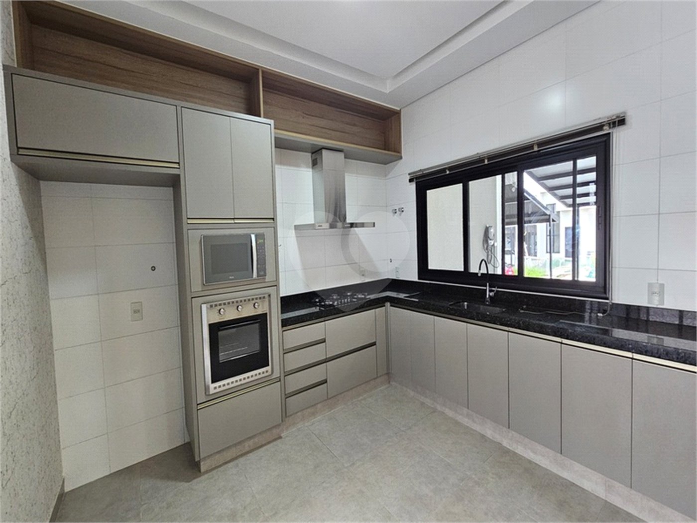 Casa à venda com 3 quartos, sendo 1 suíte, no condomínio Mantova, Indaiatuba - SP