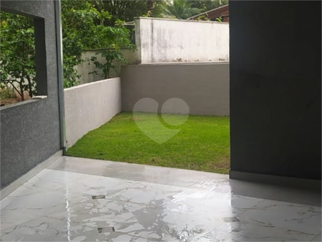Casa à venda com 2 quartos, sendo 1 suíte,  no condomínio Figueira Garden, Atibaia - SP