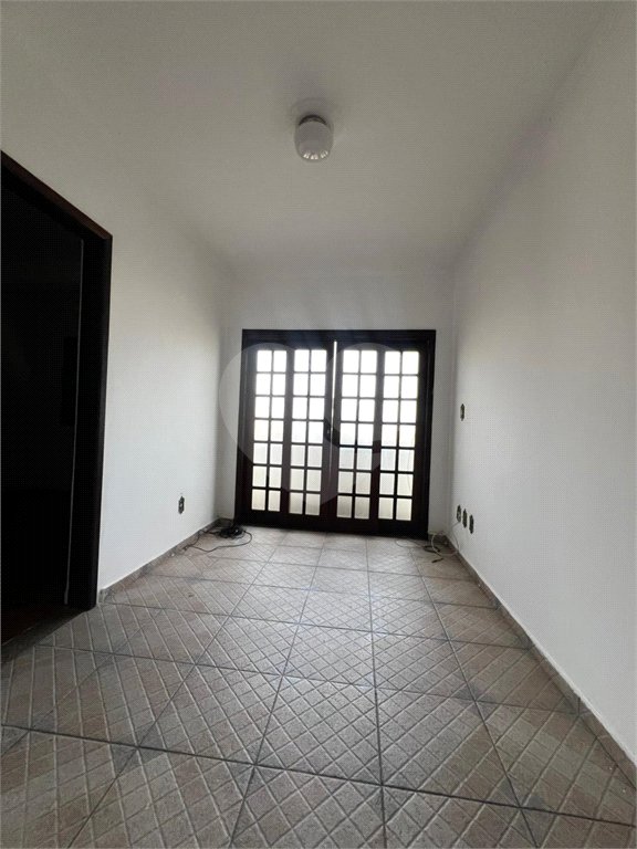 Sobrado à venda com 6 quartos, sendo 4 suítes,  em Vila Oliveira, Mogi das Cruzes, SP