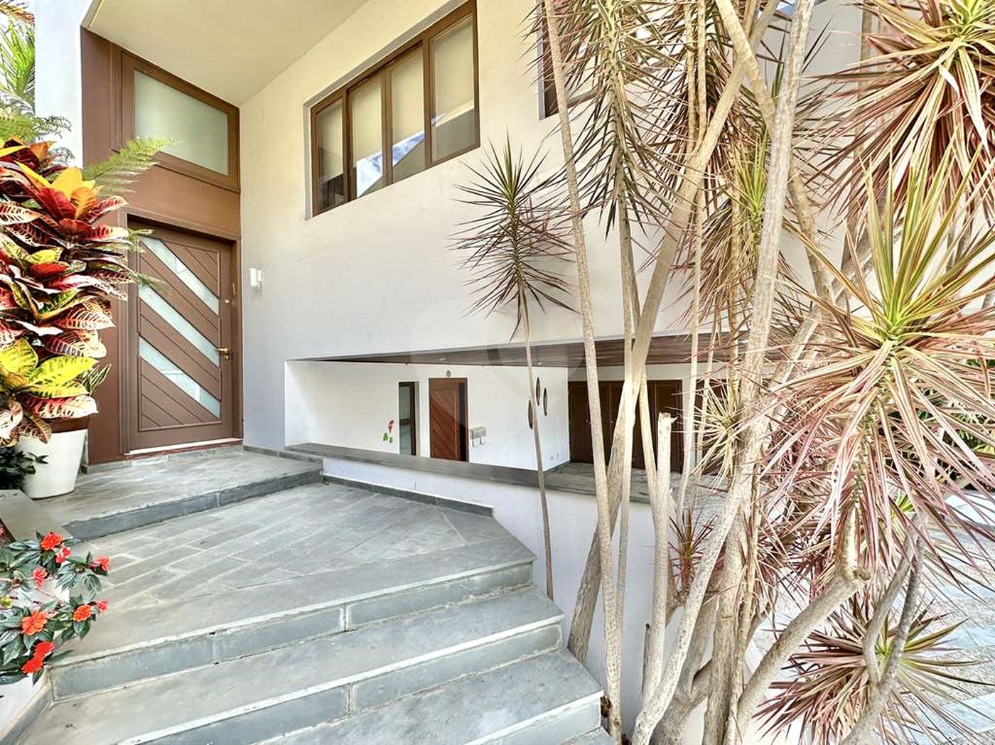 Casa à venda com 4 quartos, sendo 2 suítes,  no condomínio São Paulo Ii, Cotia - SP