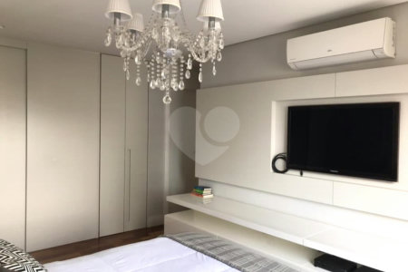 Apartamento à venda com 4 quartos, sendo 1 suíte, em Campo Belo, São Paulo, SP
