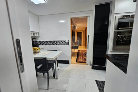 Apartamento à venda com 3 quartos, sendo 1 suíte, em Vila Regente Feijó, São Paulo, SP