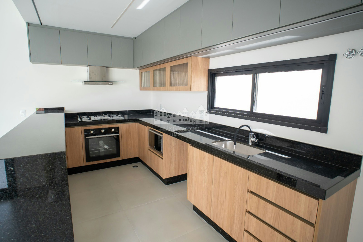 Casa para alugar com 3 suítes no condomínio Juca 700, Atibaia - SP