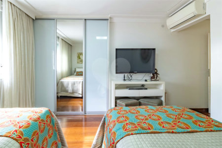 Casa à venda com 5 quartos, sendo 4 suítes, em Alto da Lapa, São Paulo, SP
