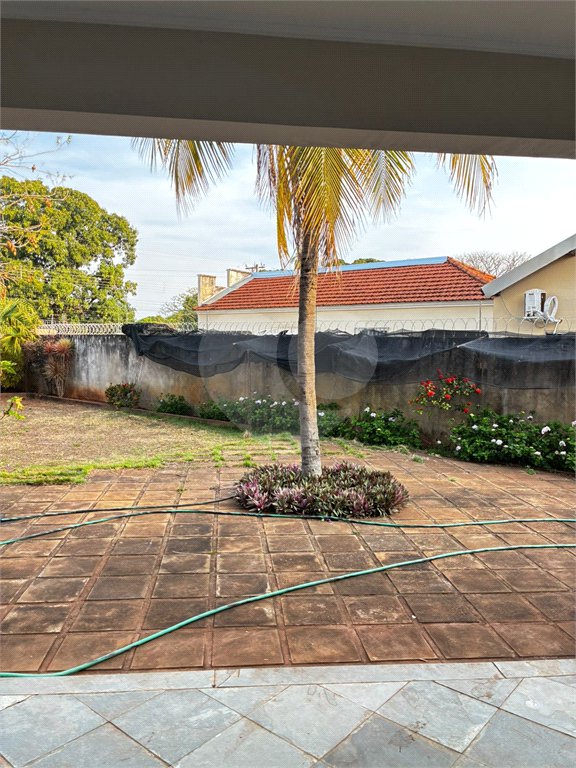 Sobrado para alugar com 4 quartos, sendo 2 suítes,  no Centro, Três Lagoas, MS