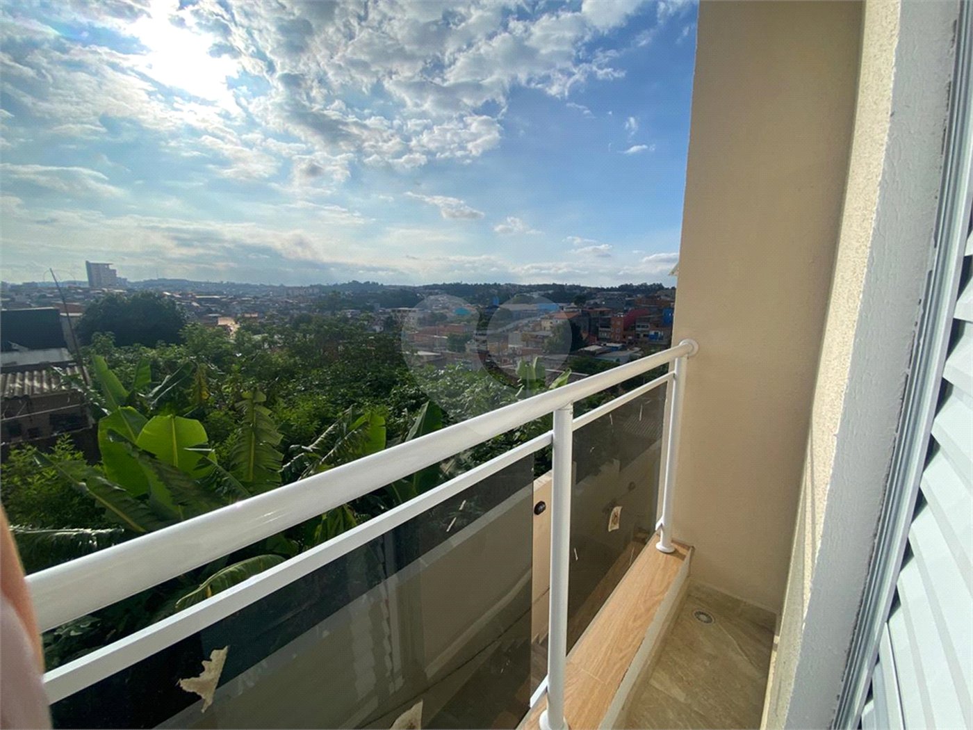 Casa para alugar com 2 suítes no condomínio Residencial Vila Amélia, Poá - SP