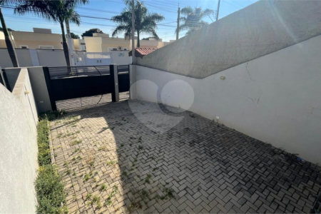 Sobrado à venda ou para alugar com 3 quartos, sendo 1 suíte, em Jardim dos Pinheiros, Atibaia, SP