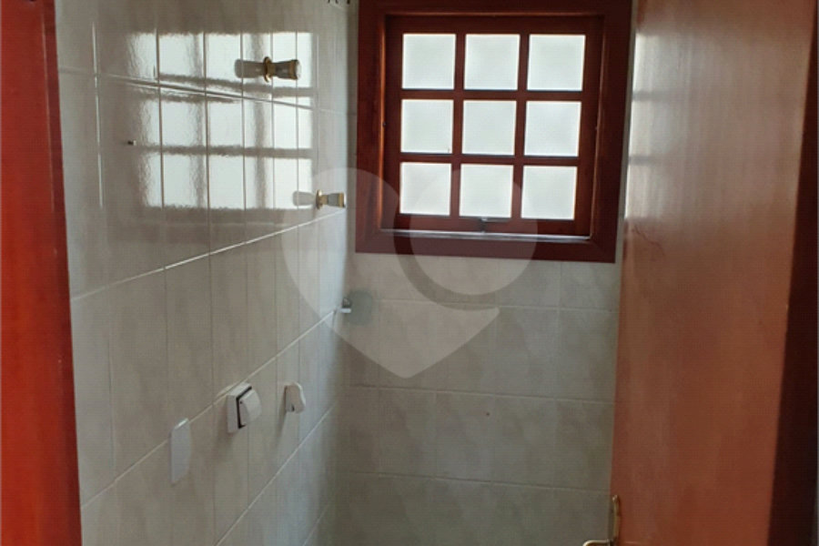 Sobrado à venda com 4 quartos, sendo 2 suítes, em Tremembé, São Paulo, SP