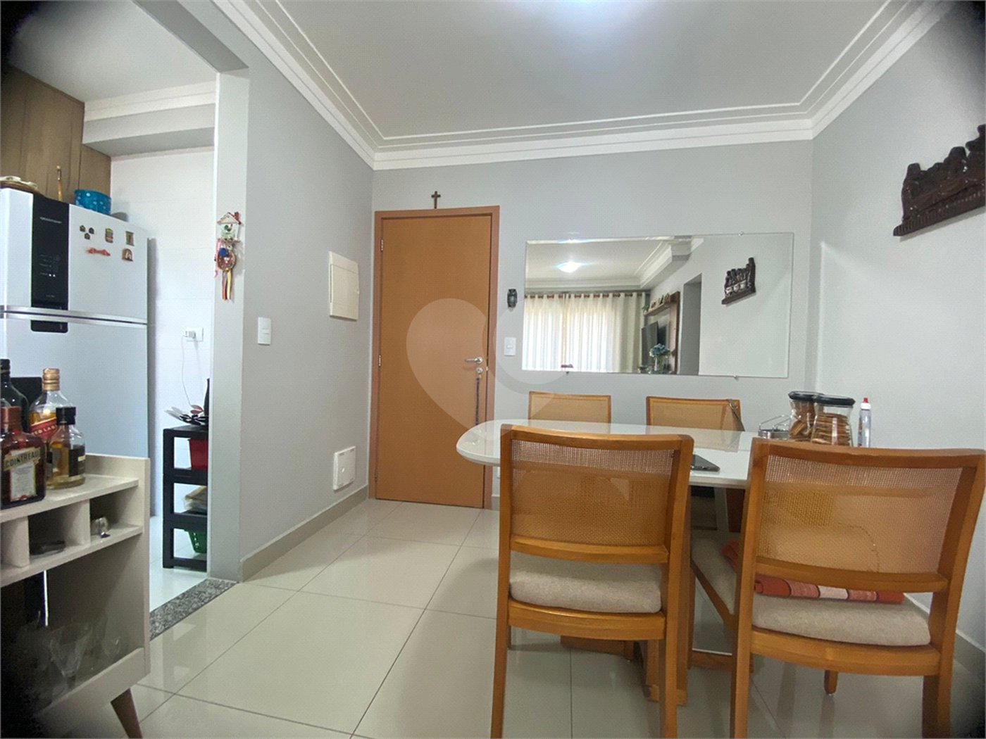 Apartamento à venda com 2 quartos, sendo 1 suíte,  em Jardim Califórnia, Jacareí, SP