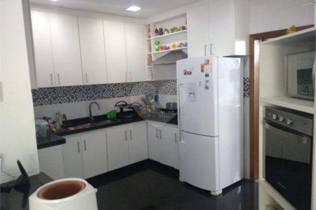 Casa à venda com 4 quartos, sendo 3 suítes, em Jardim Estância Brasil, Atibaia, SP