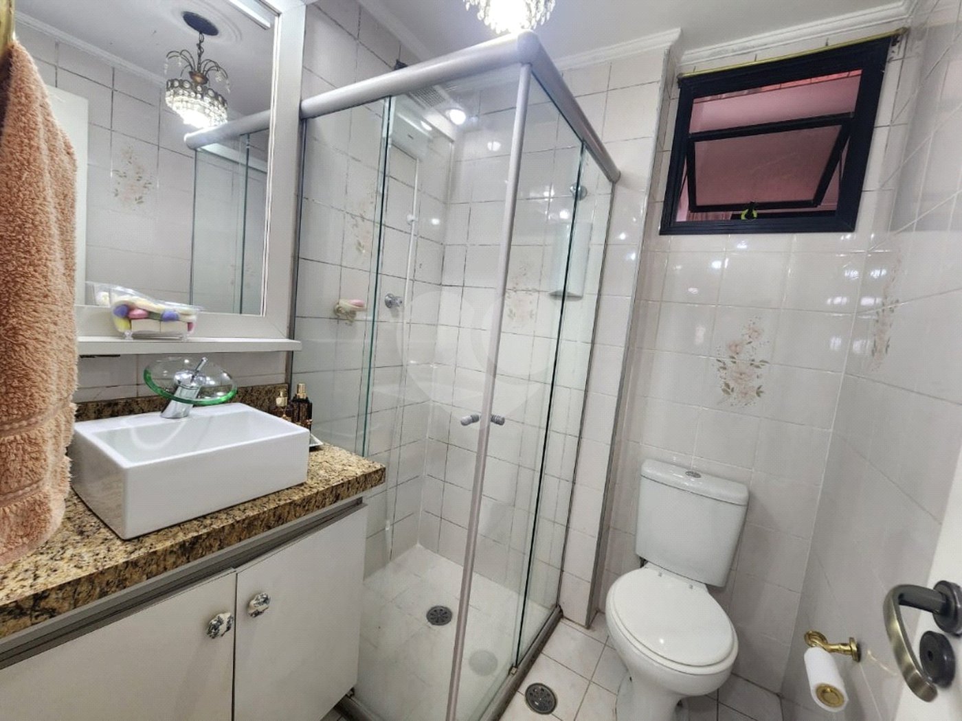 Apartamento com 70m² , 2 dormitórios , sendo 1 suíte , 2 vagas , à venda no Bosque da Saúde.