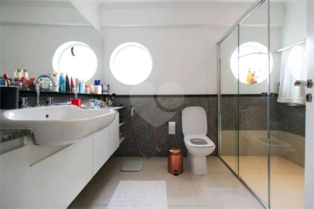 Apartamento para venda em Moema com 185m², 3 dormitórios sendo 1 suíte e 1 vaga