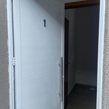 Sobrado à venda com 2 quartos, sendo 1 suíte, em Jardim Princesa, Praia Grande - SP