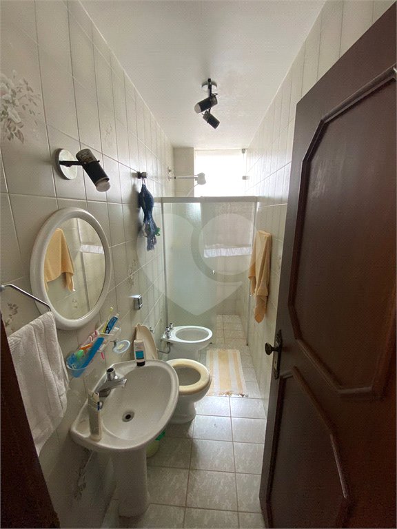 Casa Térrea com 3 suítes, sendo 1 suíte master.