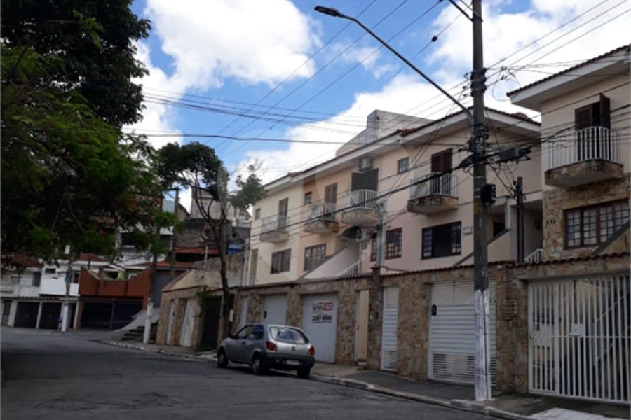 Sobrado com 3 Quartos e 3 banheiros à Venda, 180 m² por R$ 680.000