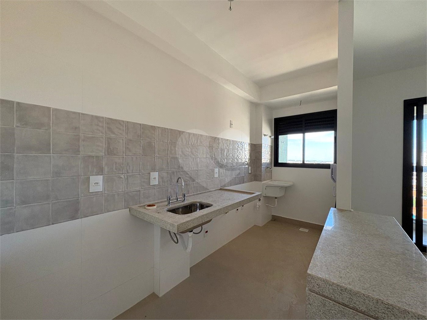 Apartamento no IRINEU MASSARI á venda