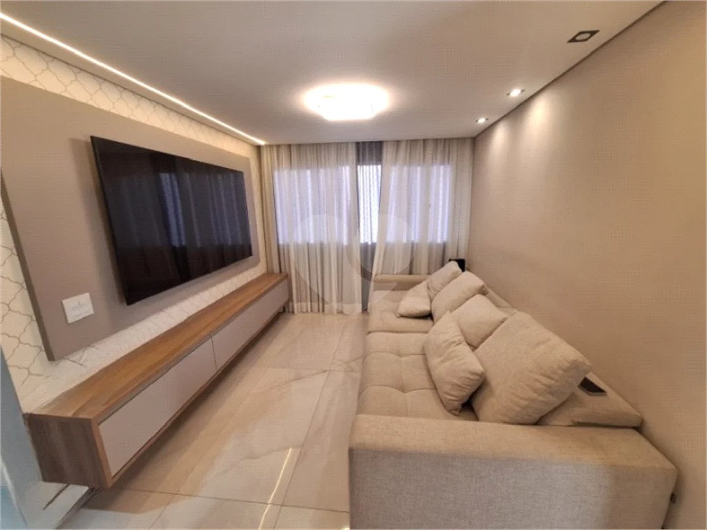 Apartamento totalmente mobiliado com 2 dormitórios, 1 vaga