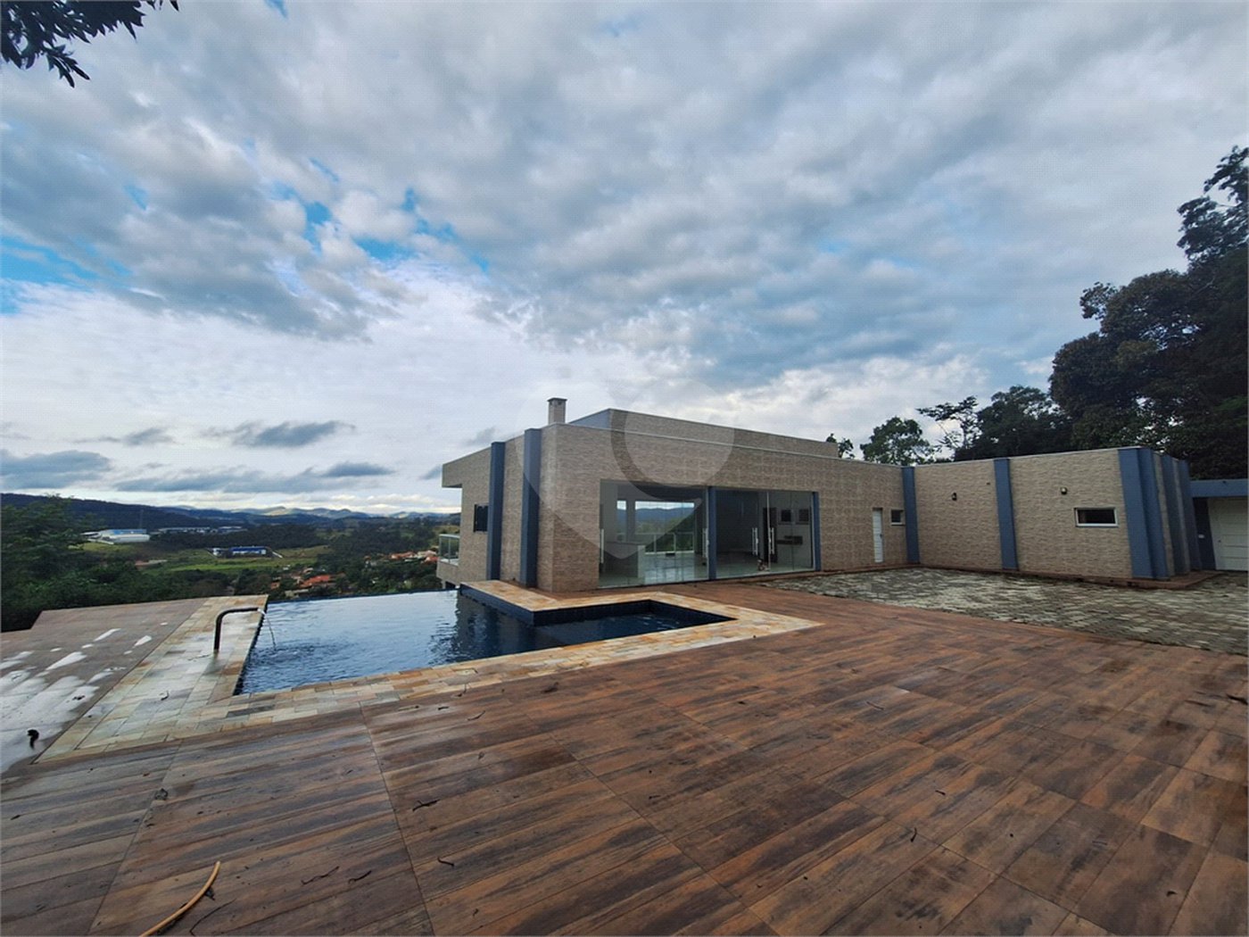 Casa em condomínio à venda com 3 suítes no Centro, Bom Jesus dos Perdões, SP