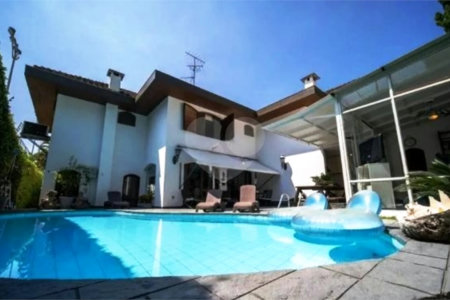 Casa à venda com 5 quartos, sendo 2 suítes,  em Jardim Everest, São Paulo, SP