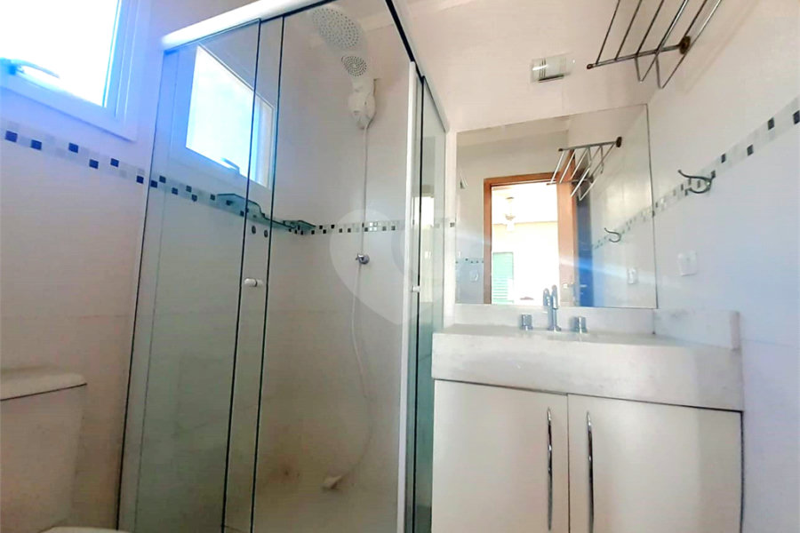 Casa à venda com 3 quartos, sendo 1 suíte, no condomínio Apeu, São Paulo - SP