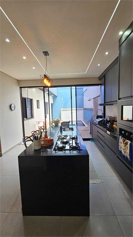 Casa à venda com 3 suítes no condomínio Mantova, Indaiatuba - SP