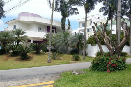 Casa à venda com 3 quartos, sendo 1 suíte,  no condomínio Aruã, Mogi das Cruzes - SP