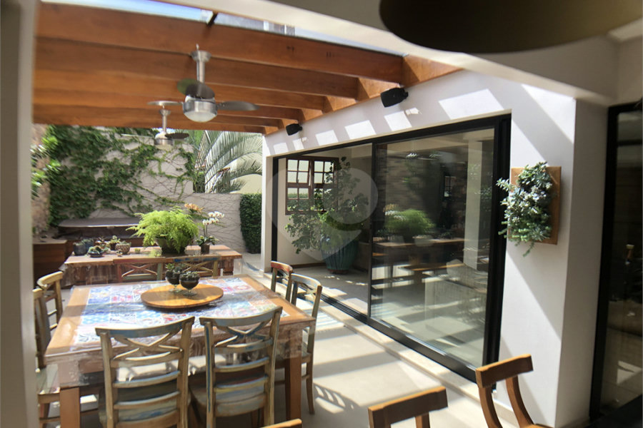 Casa à venda com 4 suítes no condomínio Residencial Floresta, São Paulo - SP