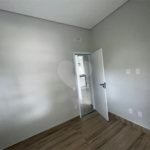 Casa à venda com 3 quartos, sendo 1 suíte, no condomínio Horto Florestal Villagio, Sorocaba - SP