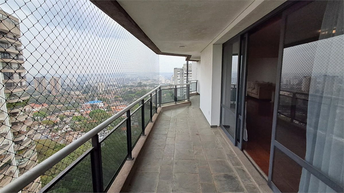 Apartamento para alugar com 4 quartos, sendo 3 suítes, em Santo Amaro, São Paulo, SP