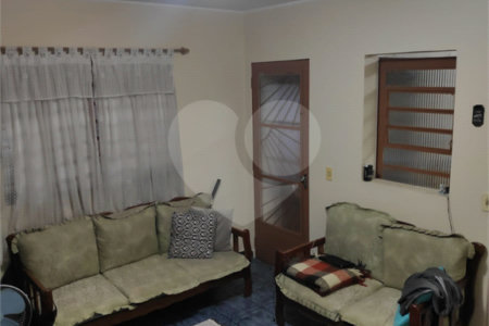 Casa à venda com 3 quartos, sendo 1 suíte, em Vila Nivi, São Paulo, SP