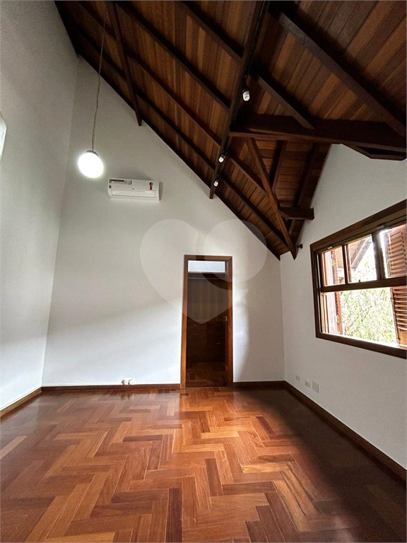 Casa à venda ou para alugar com 4 suítes no condomínio Vilaggio Monte Alegre, São Paulo - SP