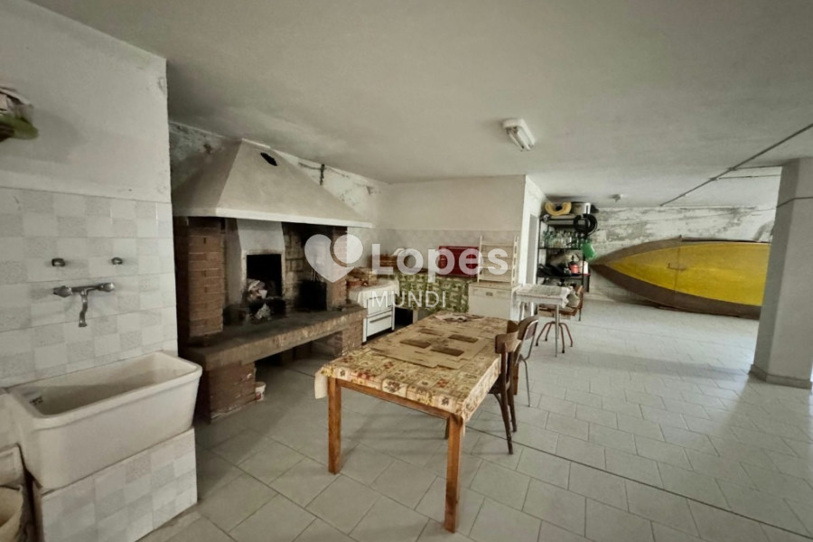 Casa multifamiliar à venda em Verona, Itália – 3 unidades e 12.000 m²