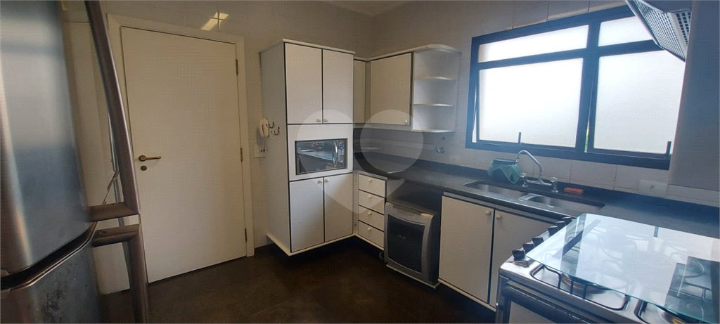 Apartamento à venda no Campo Belo de 245m² com 3 suítes e 3 vagas